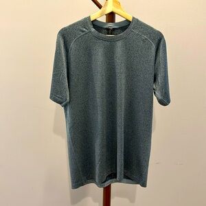 LULULEMON Men’s Top